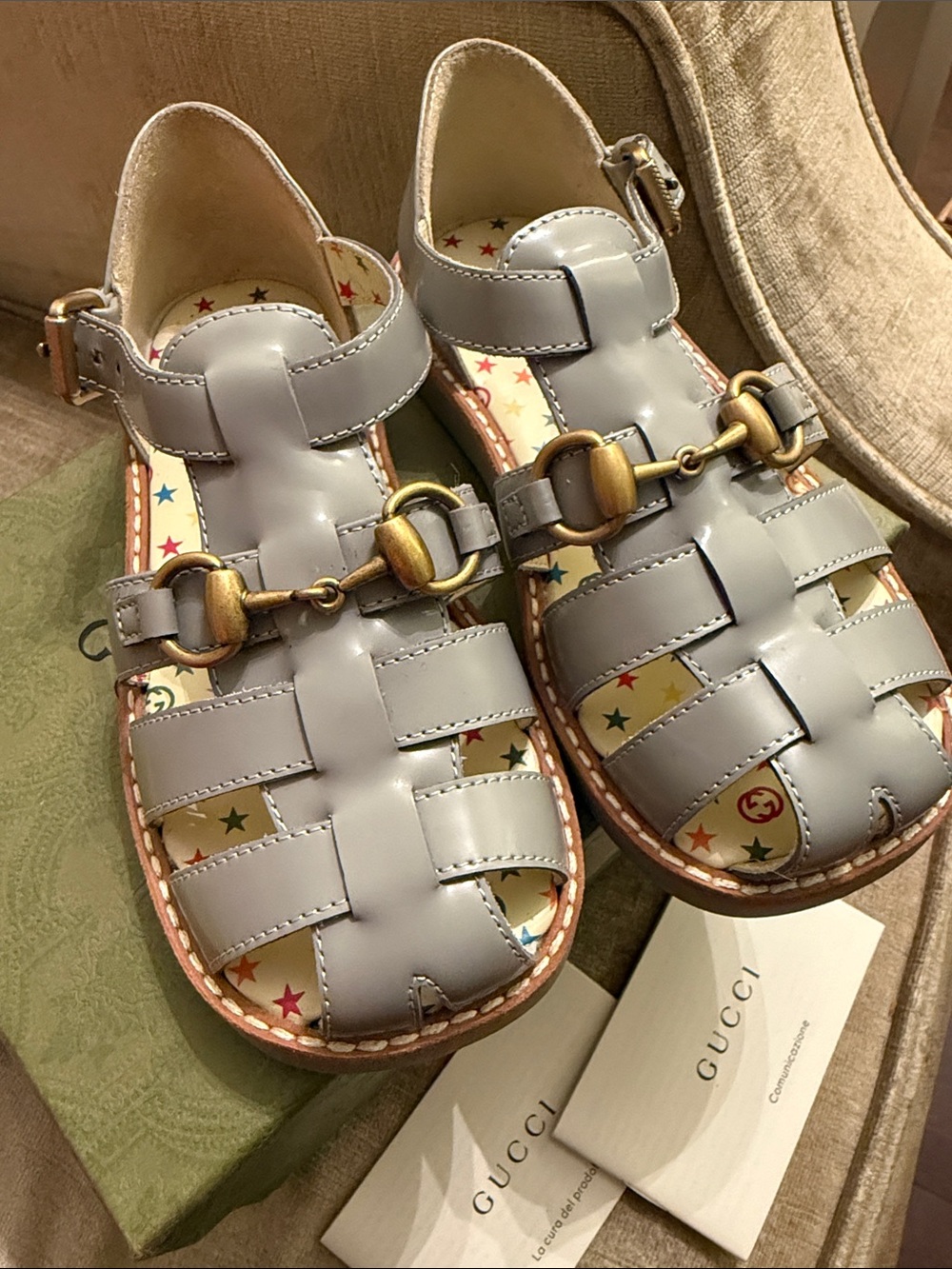 Gucci Kids Light Gray Leather Fisherman Sandals with Gold Horsebit